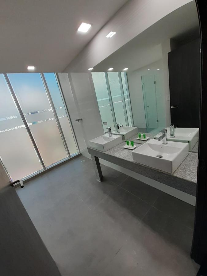 Innfiniti Hotel & Suites Panama-Stad Buitenkant foto